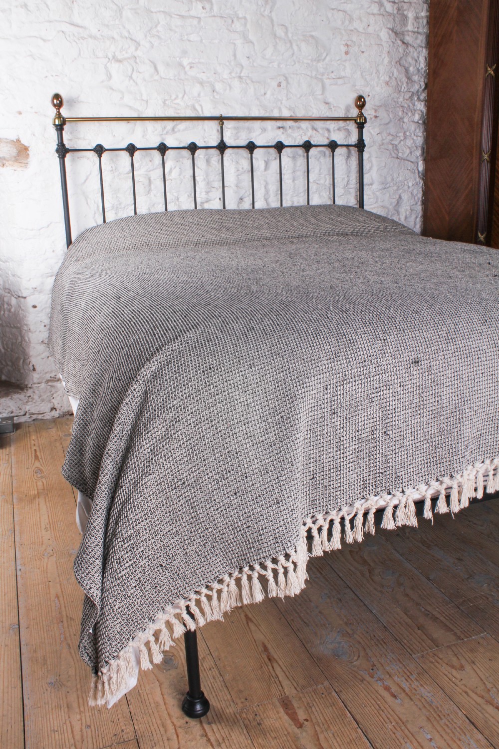 Black and aged brass Victorian no end king size bed View VI