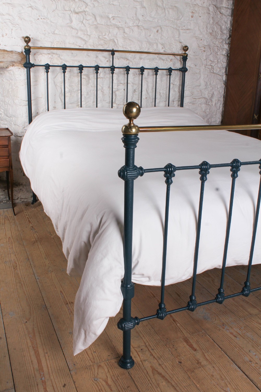 Distinguished classic Victorian king size brass and iron bed View V