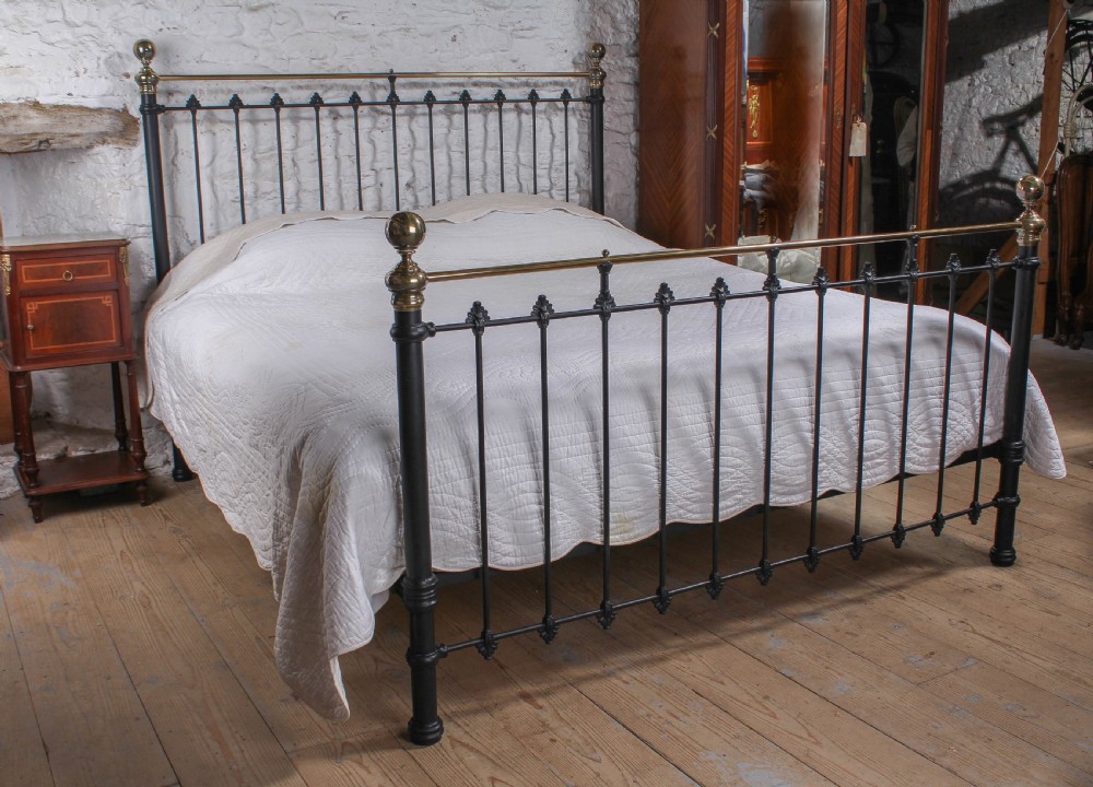 Handsome 6Ft Victorian black and brass bed 