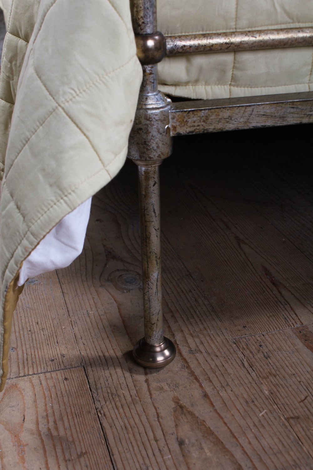 Fabulous Italian super king size silvered iron and brass bed  View VIII
