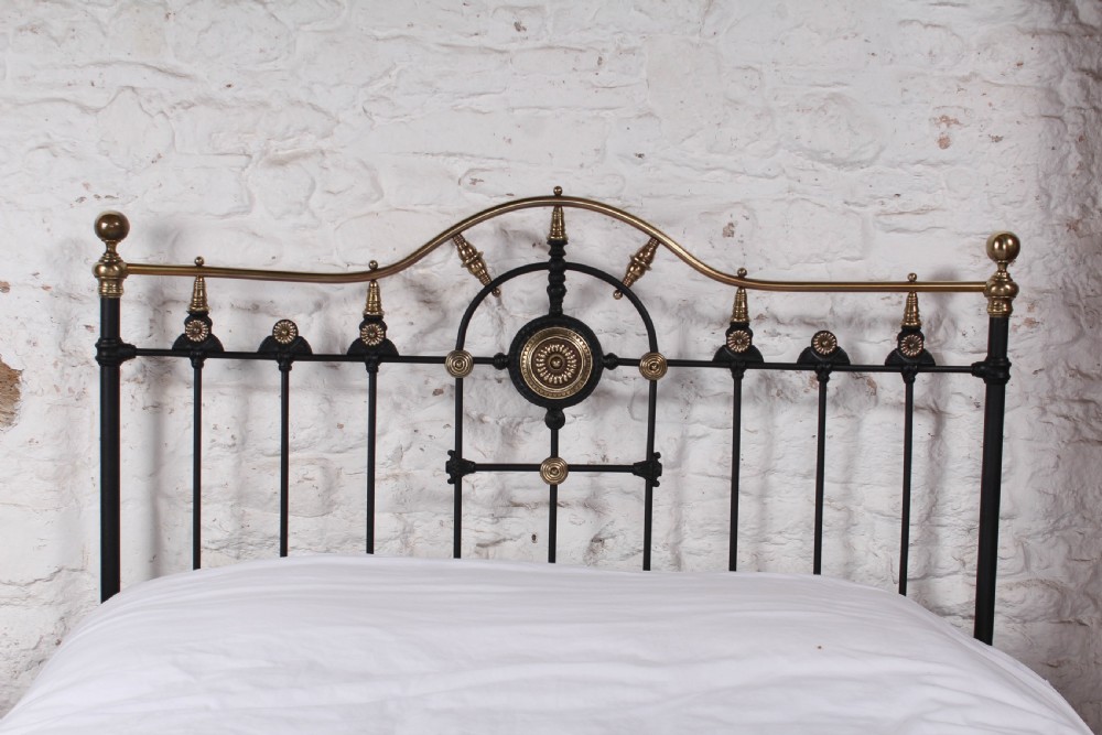 Handsome individual Victorian no end king size bed View II