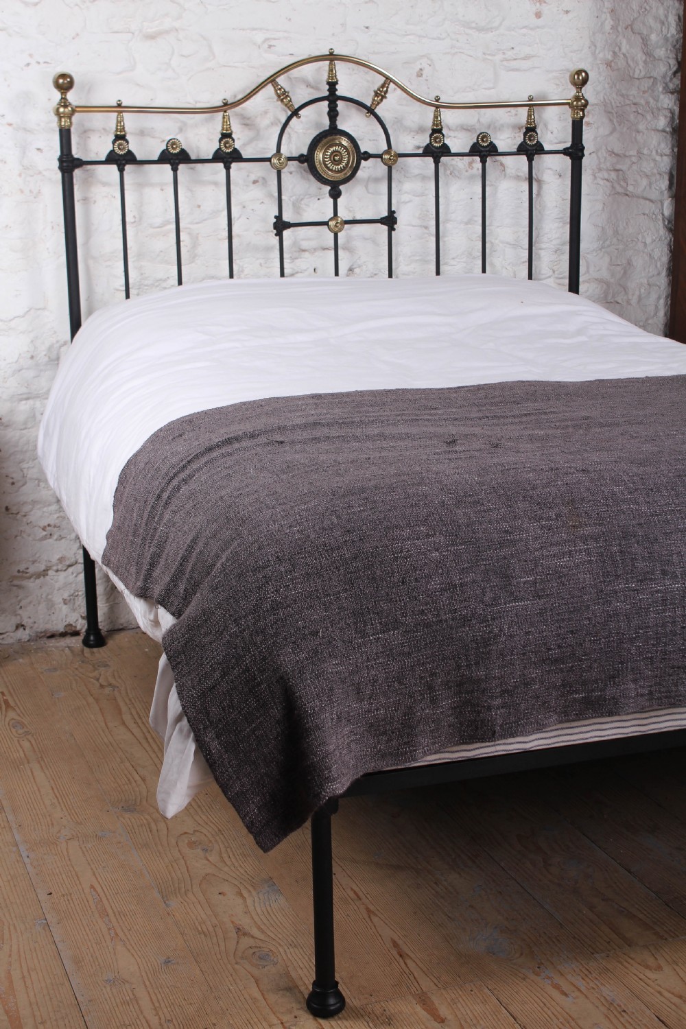 Handsome individual Victorian no end king size bed View VI