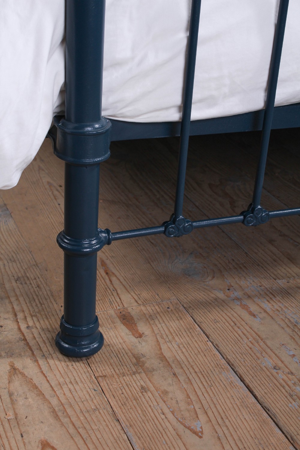Unique classic Victorian king size brass and iron bed View V