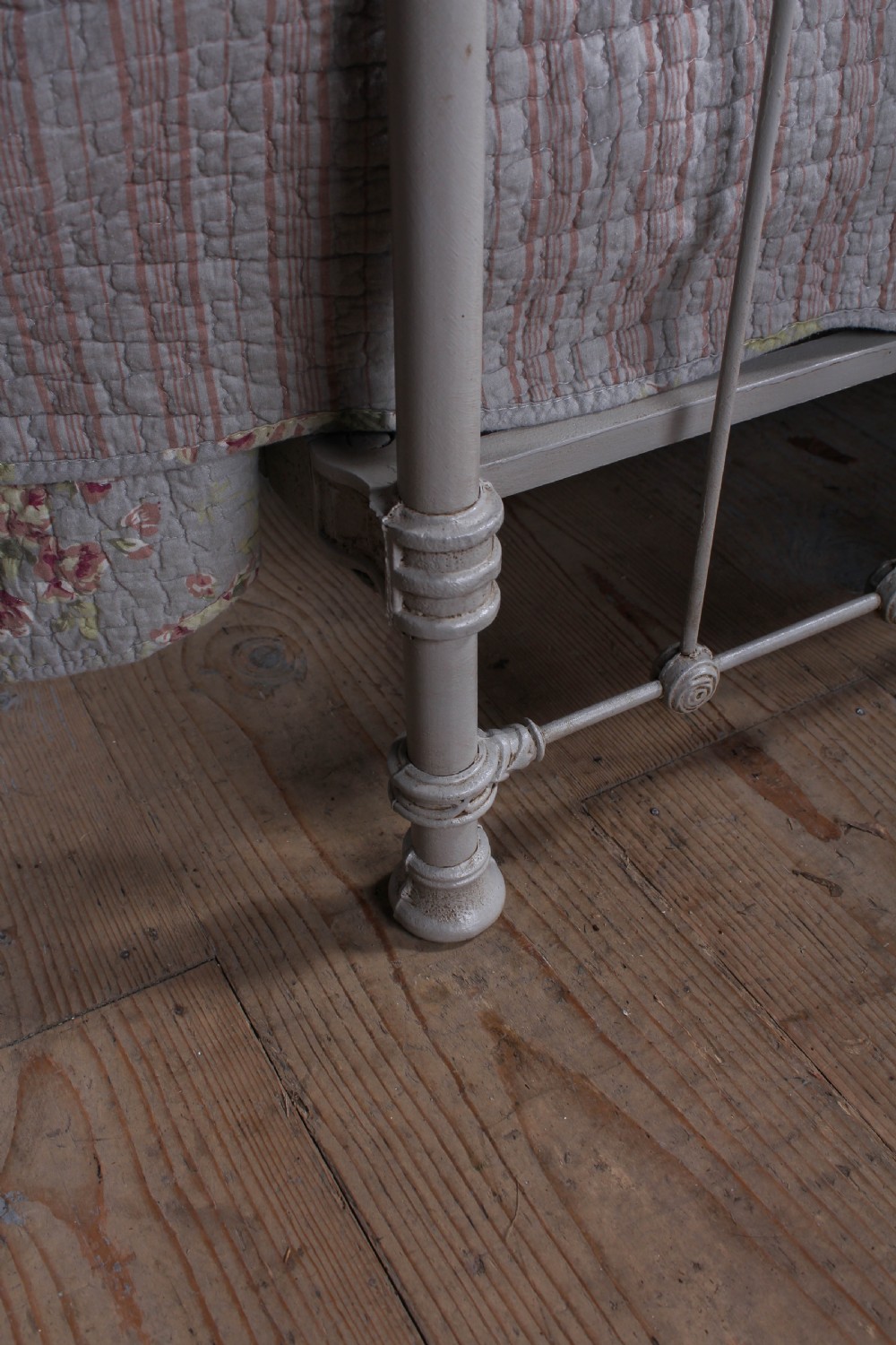 Pretty king size French iron and brass bed View V