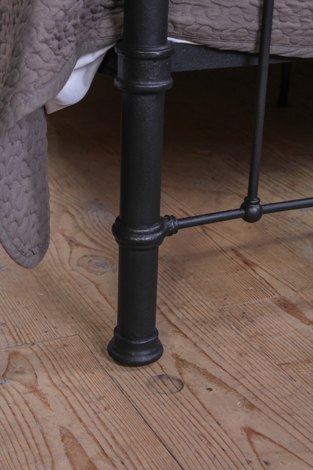 Quality super king size classic Edwardian dip rail View VI