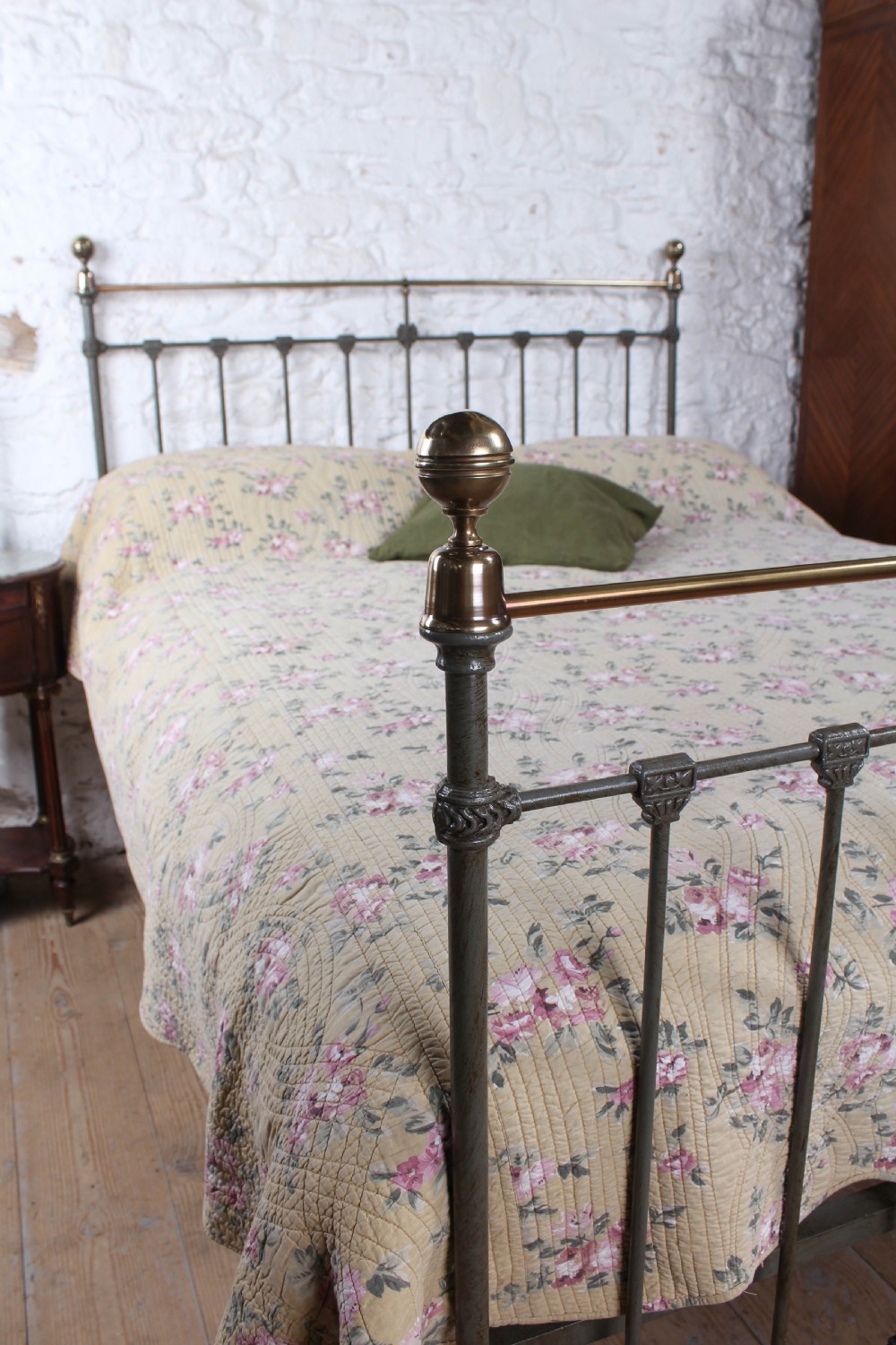 Super handsome classic Victorian king size bed View V