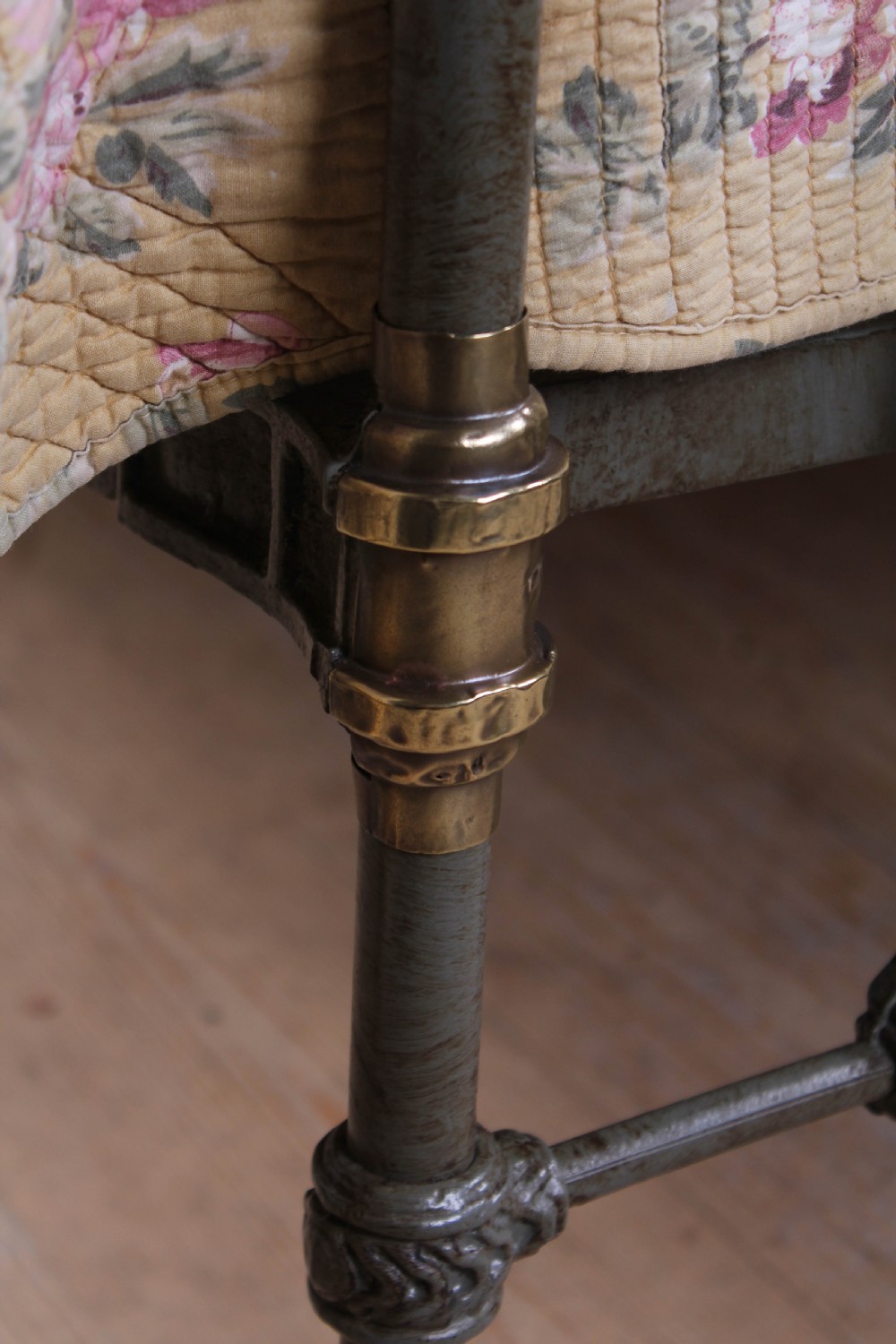 Super handsome classic Victorian king size bed View VII