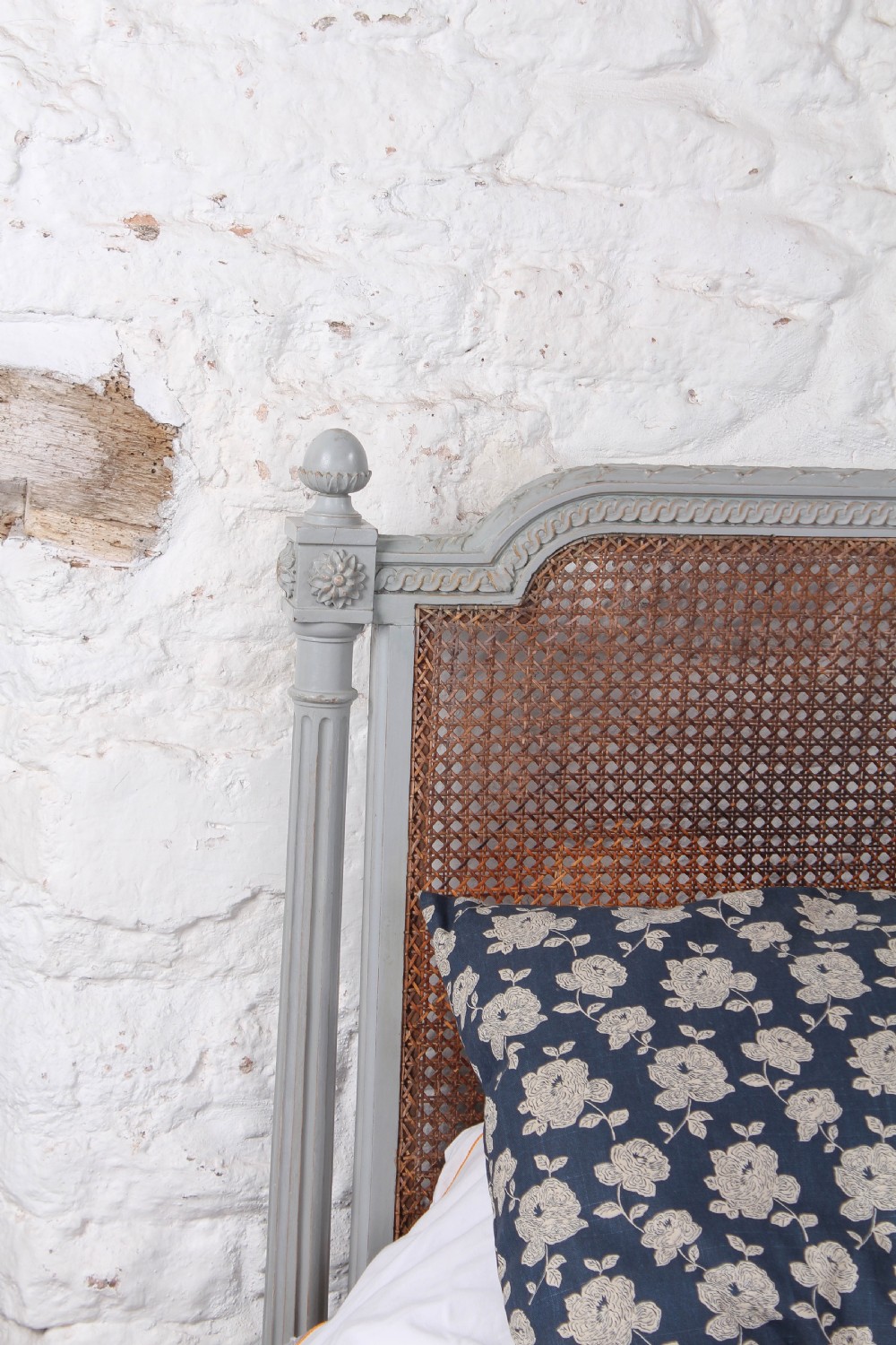 Attractive carved caned king size bed  View VII