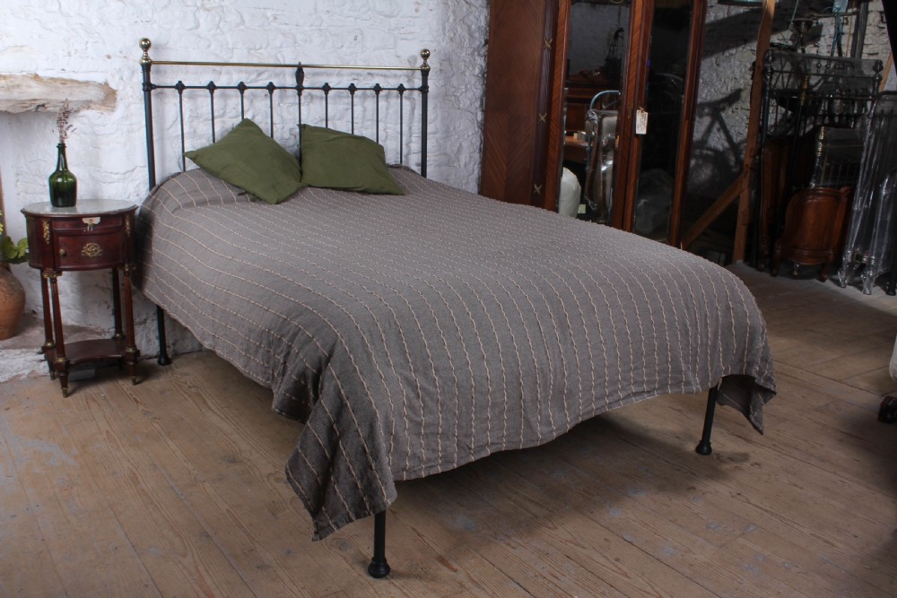 Classic Victorian no end black king size bed