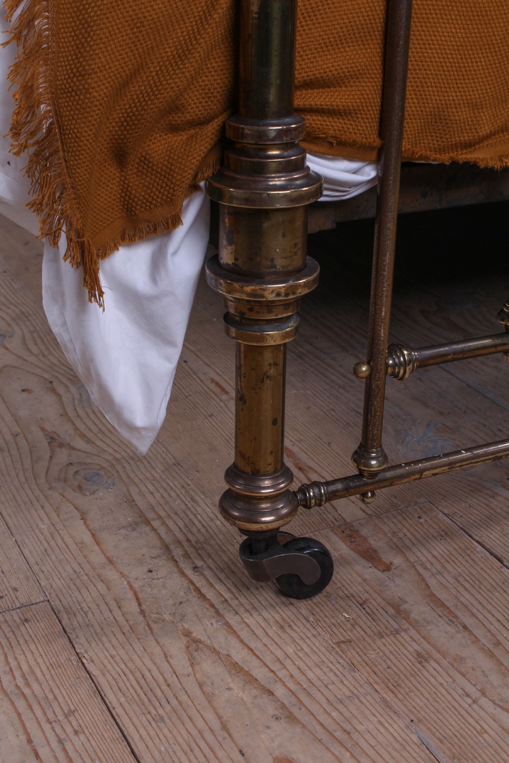 Very handsome king size all brass bed View IV