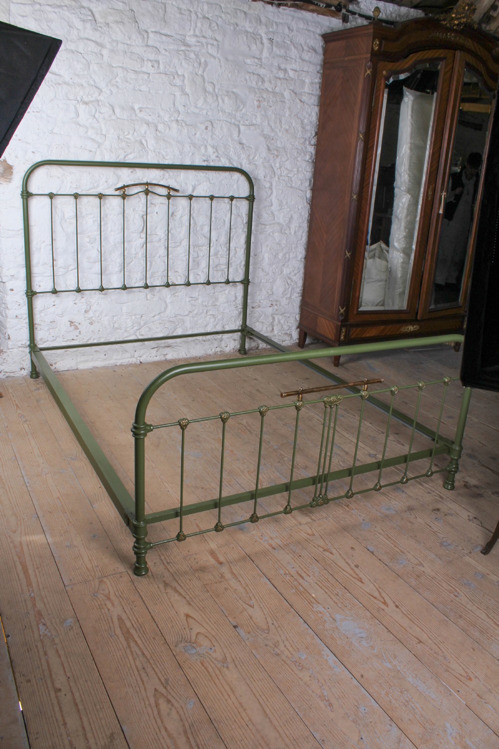 Pretty green iron and brass French king size bed View VIII
