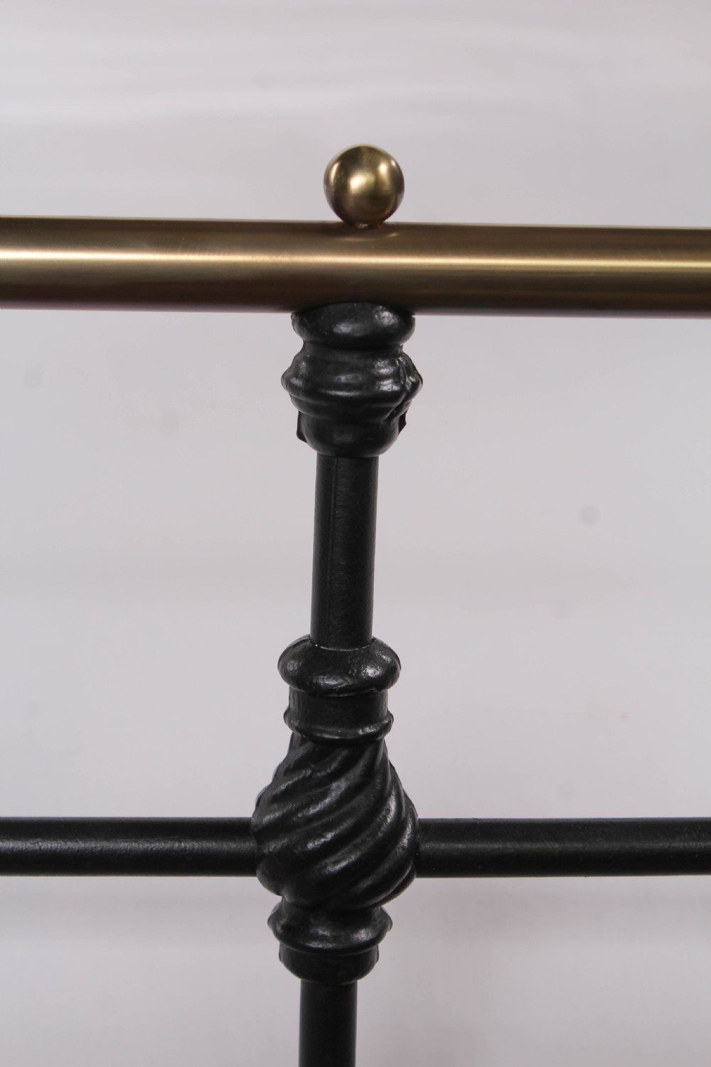 Traditional classic Victorian king size brass and iron  View V