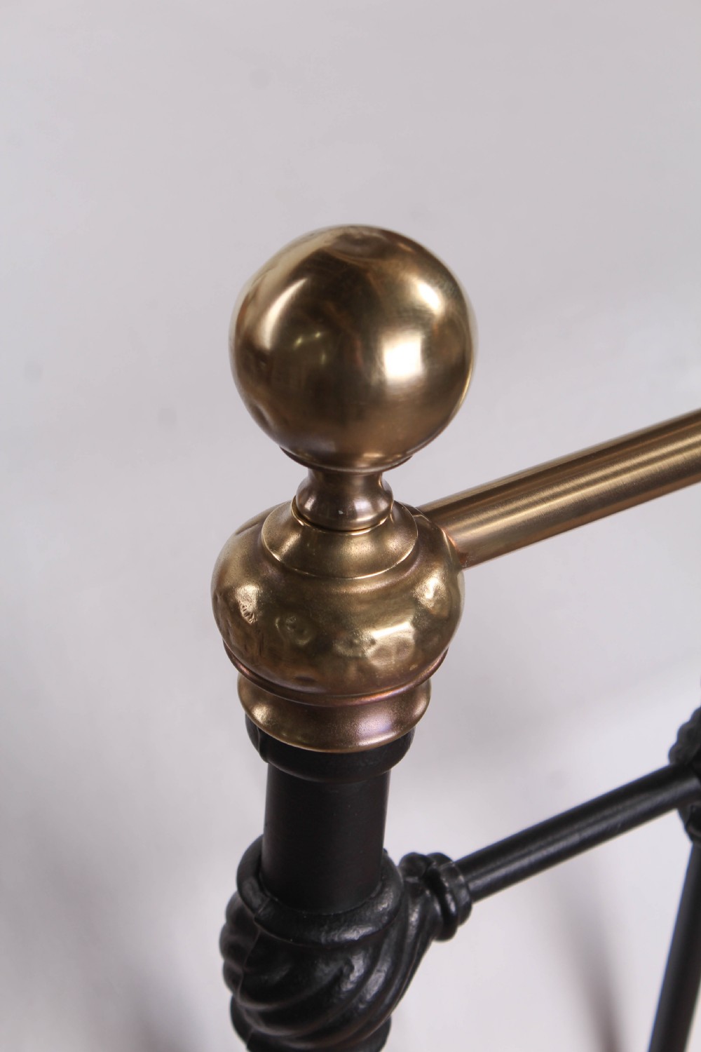 Traditional classic Victorian king size brass and iron  View VIII