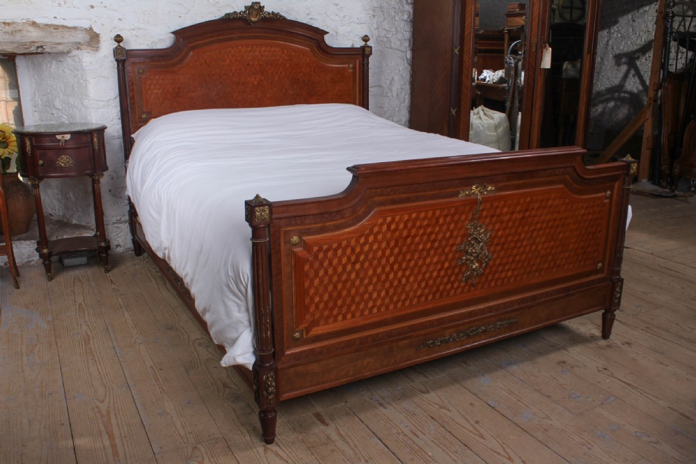 Exceptional quart Mercier Fréres king size bed