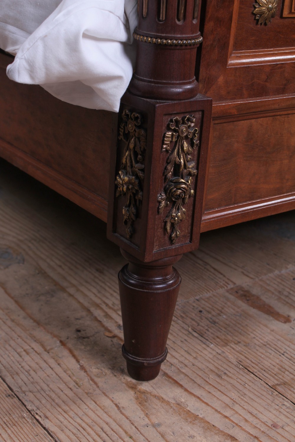 Exceptional quart Mercier Fréres king size bed View VIII
