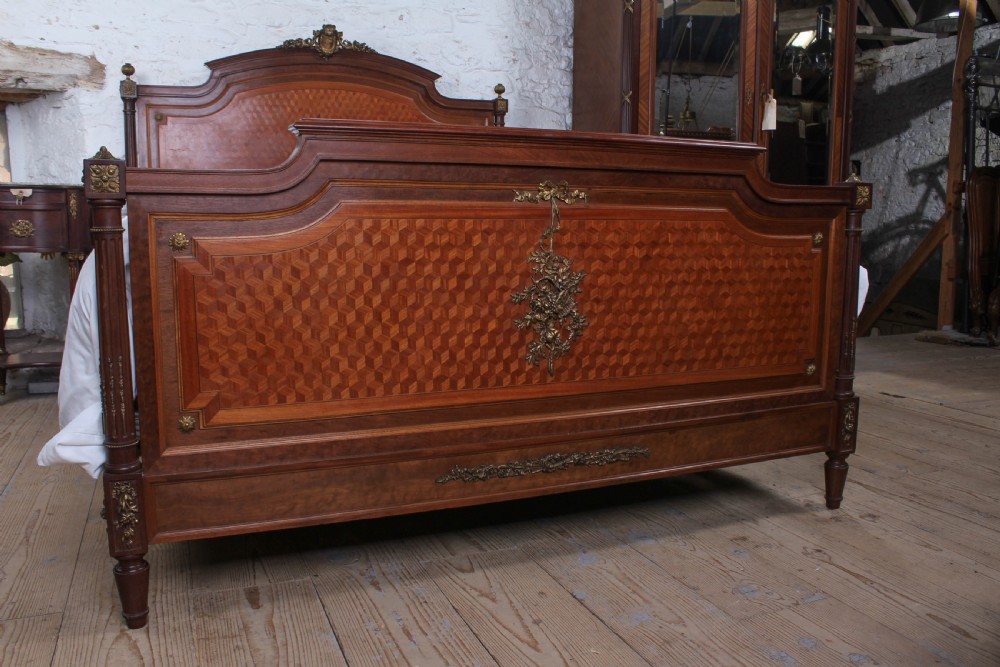 Exceptional quart Mercier Fréres king size bed View IX