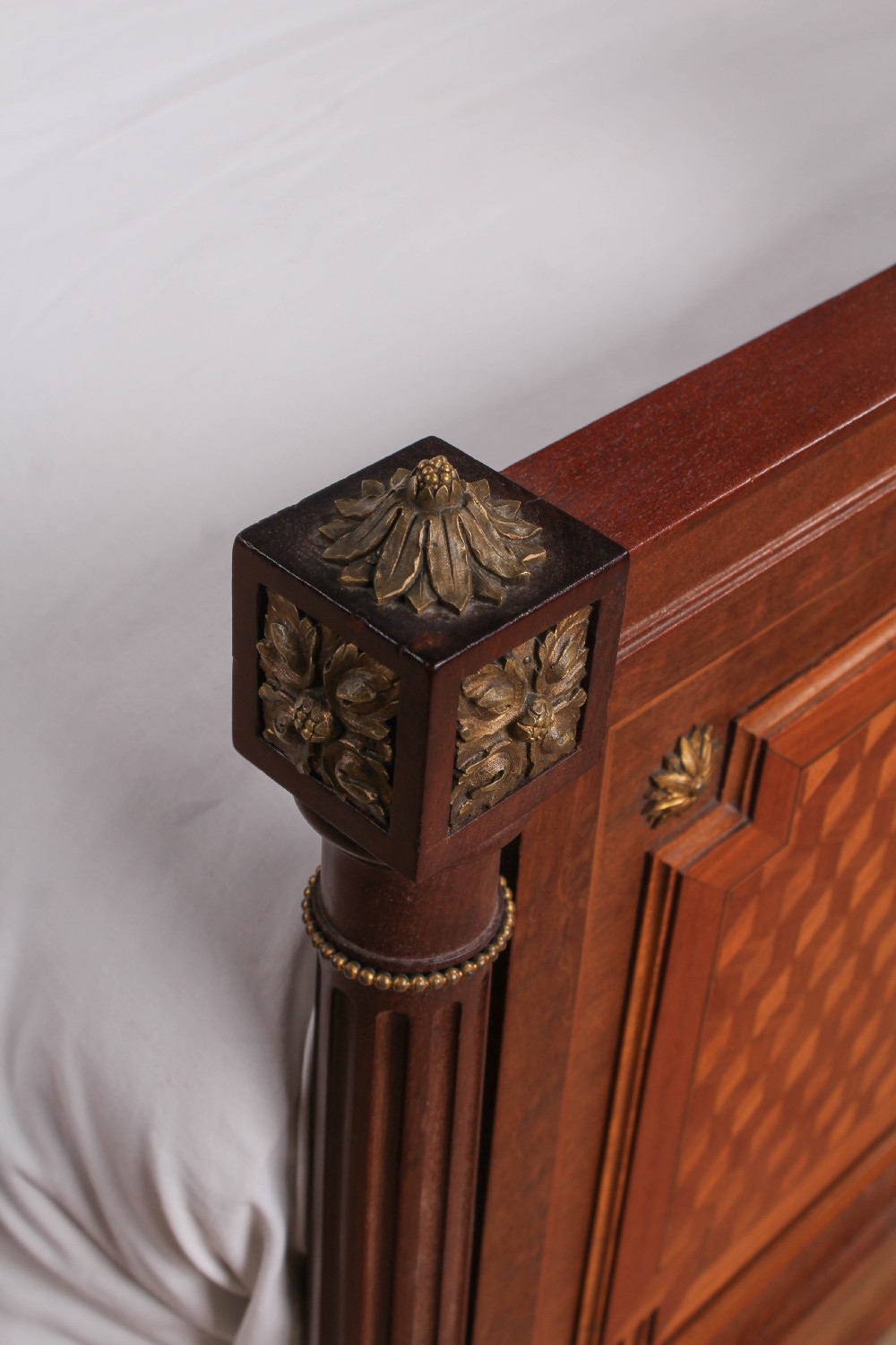 Exceptional quart Mercier Fréres king size bed View X