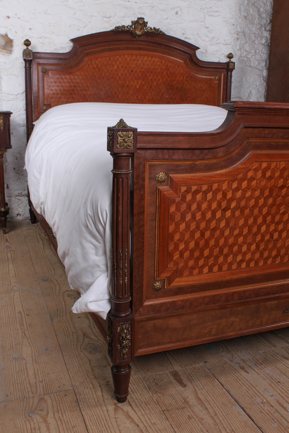 Exceptional quart Mercier Fréres king size bed View XI