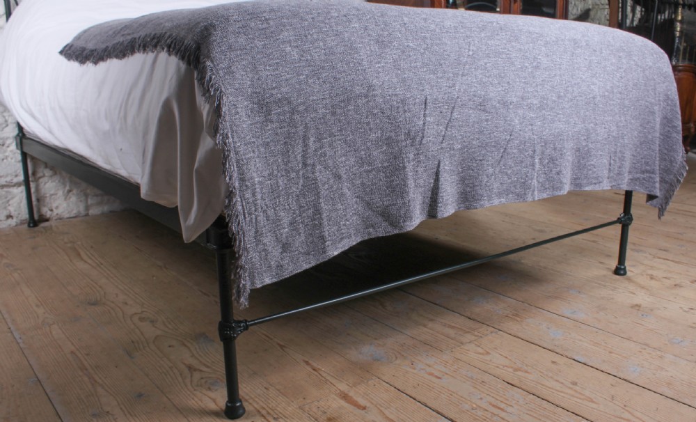 Irish all iron Obsidian green king size no end bed  View VI