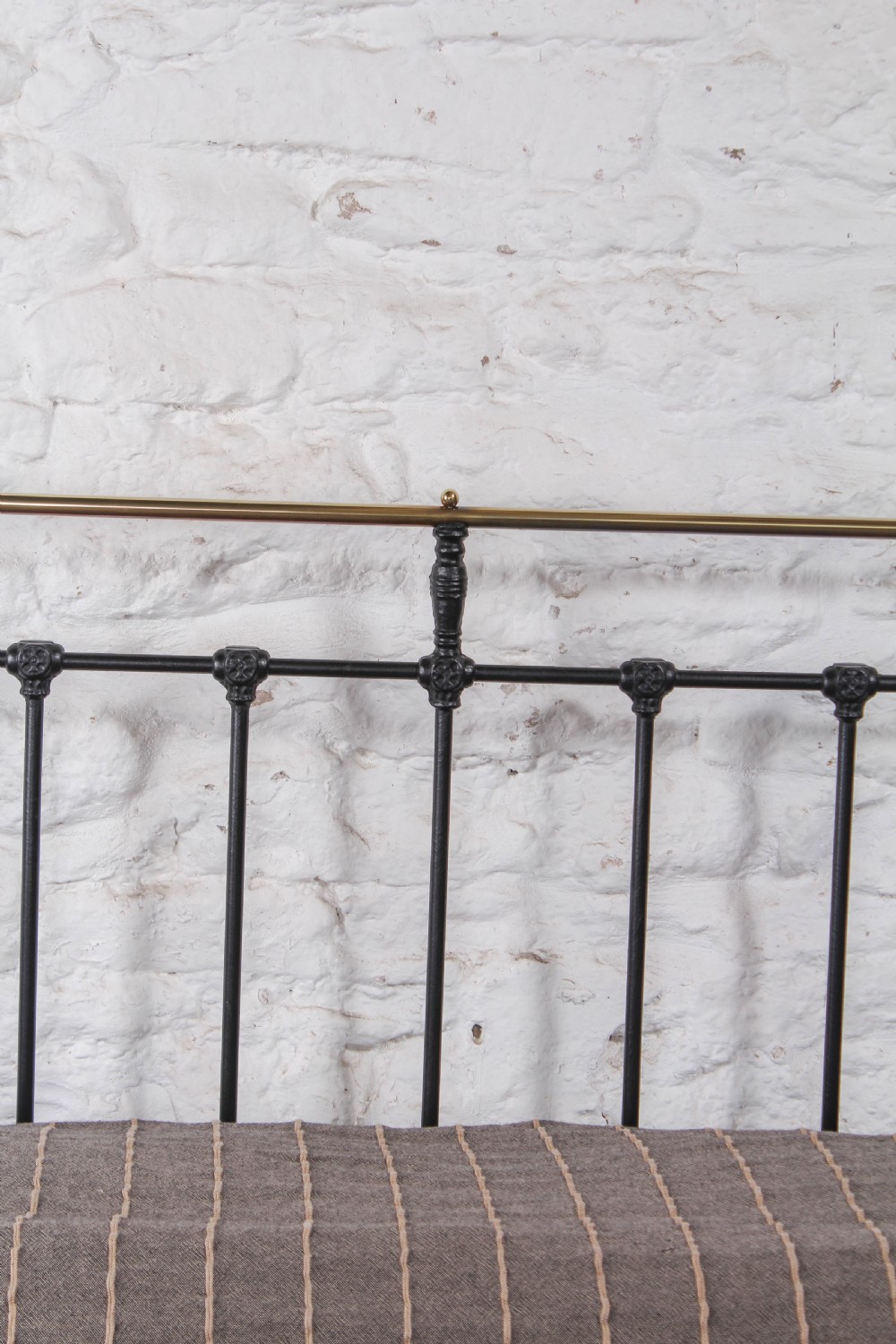 Classic Victorian no end black king size bed View II