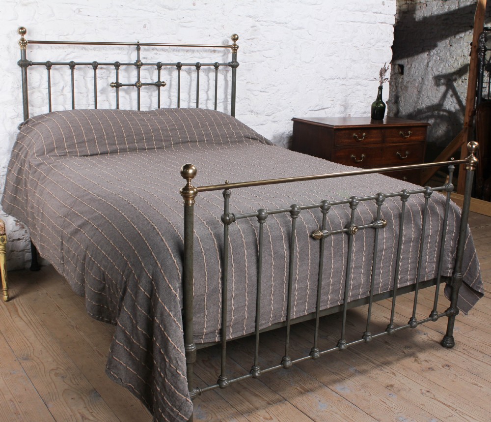 Finished in lovely green king size Victorian bed