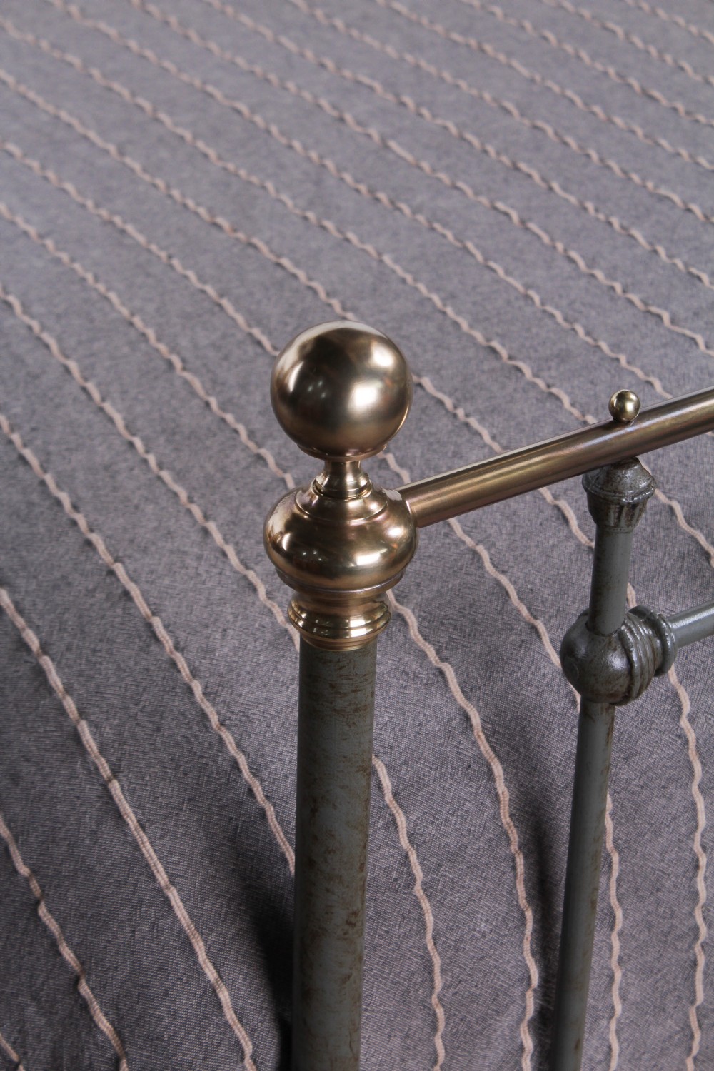 Finished in lovely green king size Victorian bed View VI