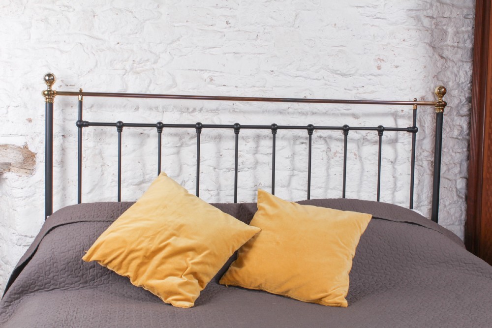 Elegant Winfield super king size brass and iron bed  View IV