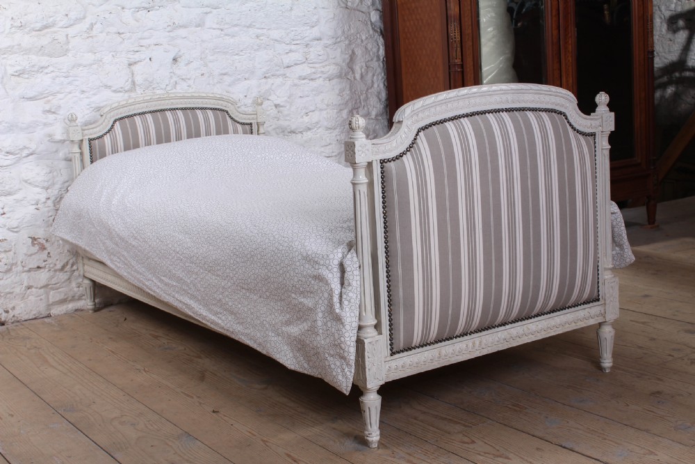Lovely newly upholstered painted French single day bed View II