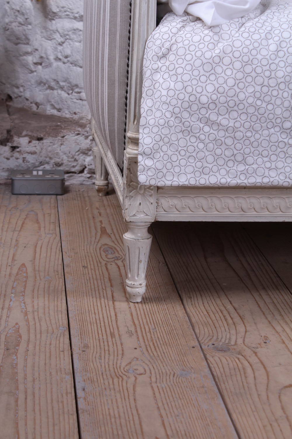 Lovely newly upholstered painted French single day bed View VI