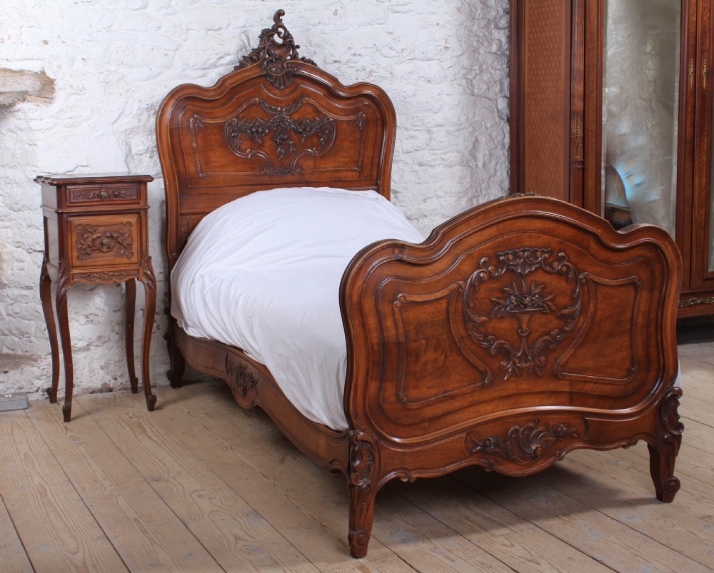 Fabulous quality Louis XV style walnut single bed