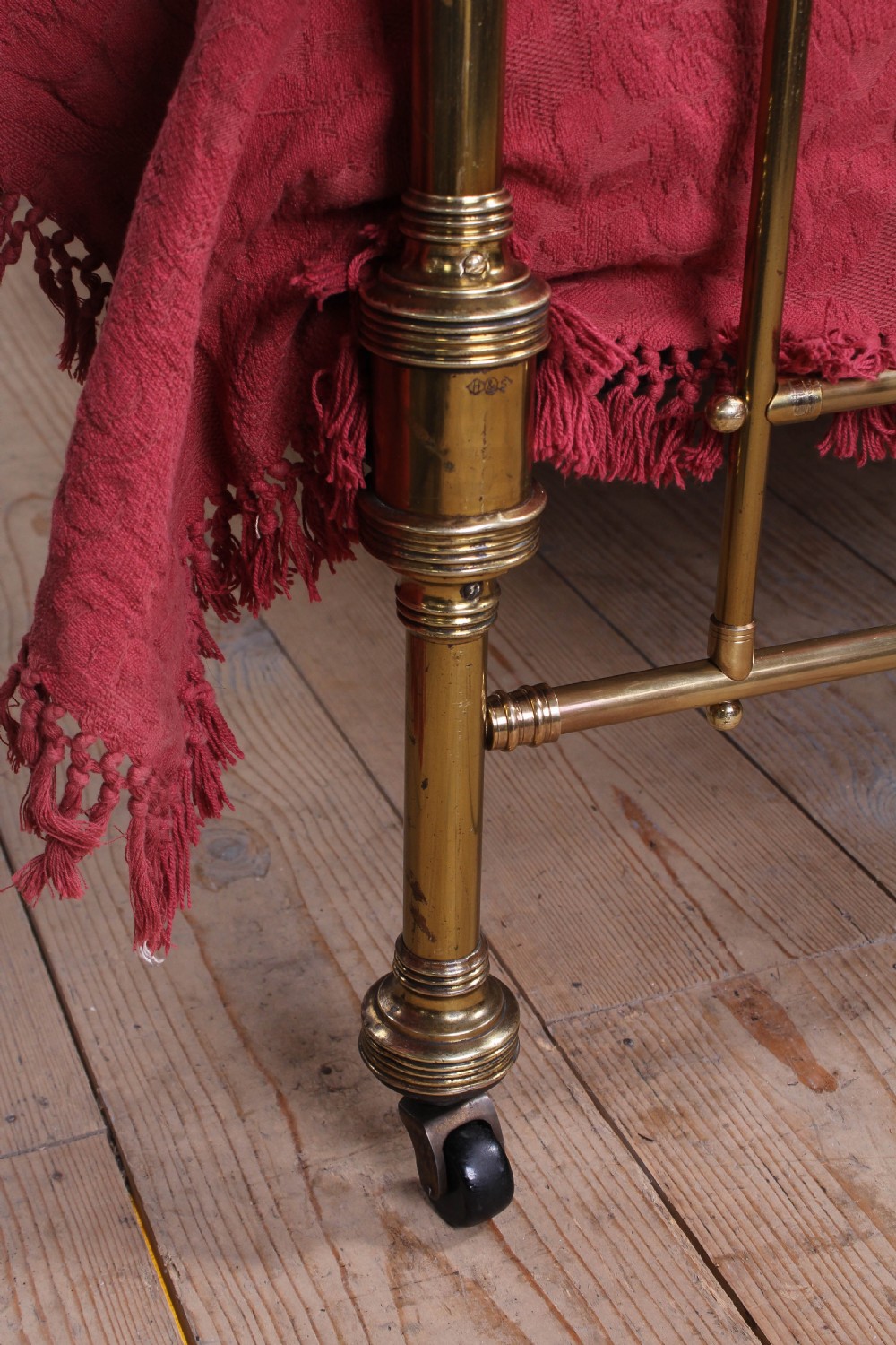 Timeless elegantly beautiful king size brass bed View IV