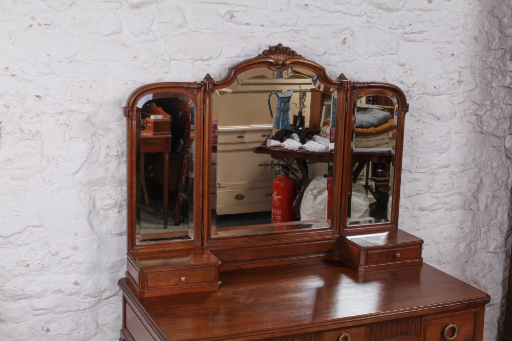 Alluring French Louis XV three mirror dressing table  View IV