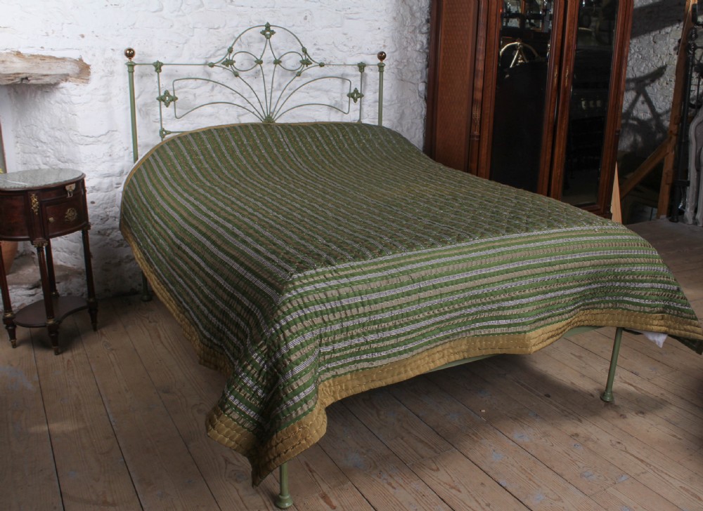 Strikingly attractive Victorian King-size No-end Bed