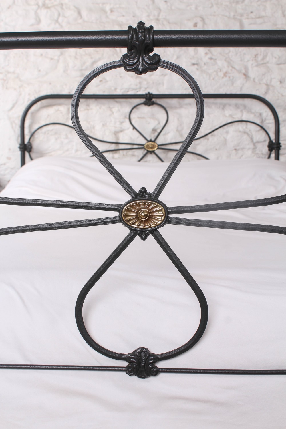 Charming iron cottage style double bed View III