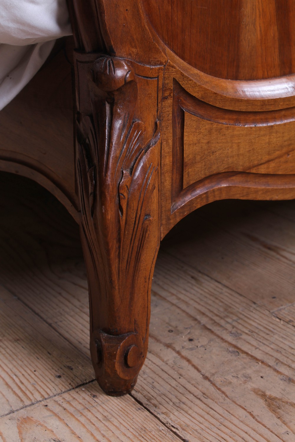 Exquisite Louis XV style sild walnut double bed View VI