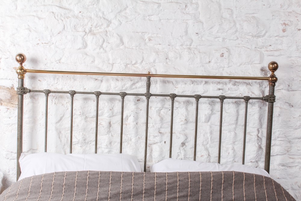 Timelessly elegant classic Victorian king size bed View VI