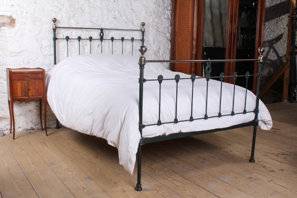 Pretty queen size Victorian brass and iron bed