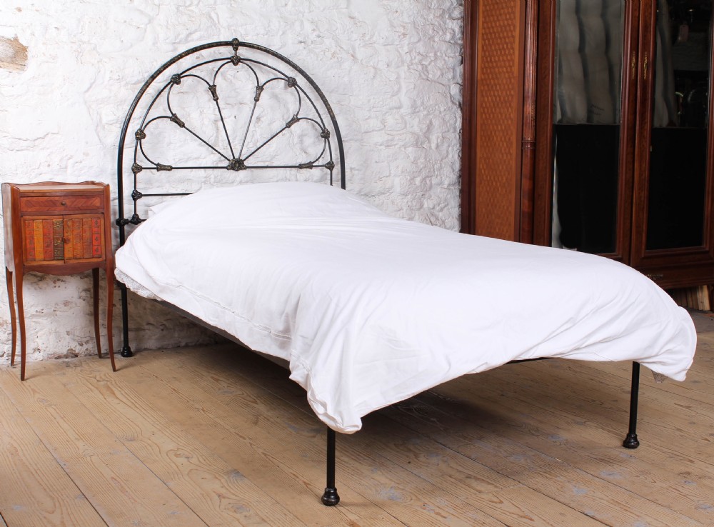 Spectacular Winfield large single no end  bed 