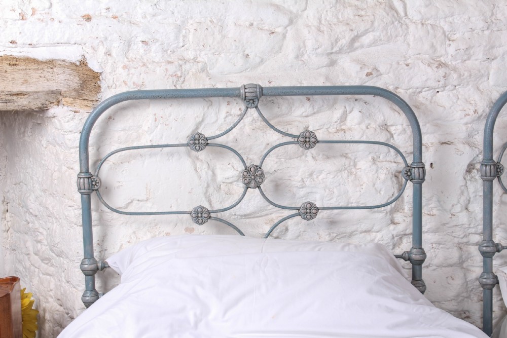 Attractive pair of decorative Victorian iron no end single beds View II