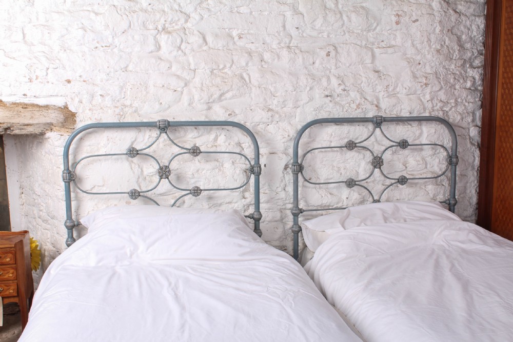 Attractive pair of decorative Victorian iron no end single beds View III