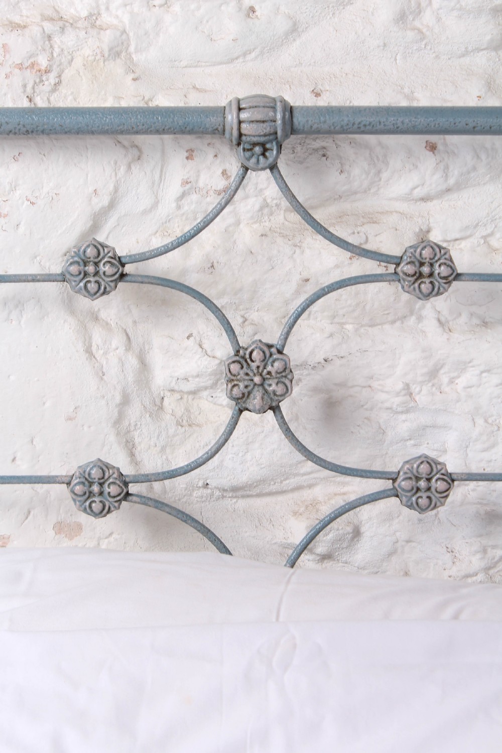 Attractive pair of decorative Victorian iron no end single beds View VI