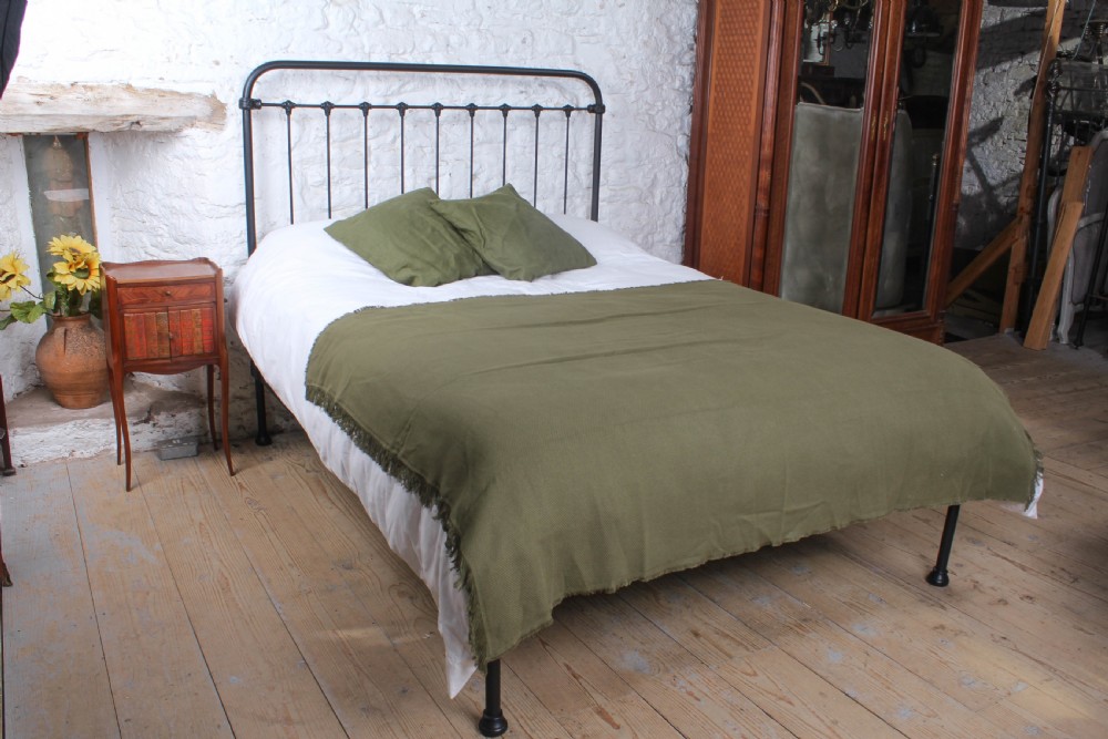 Handsome simple French king size no end bed