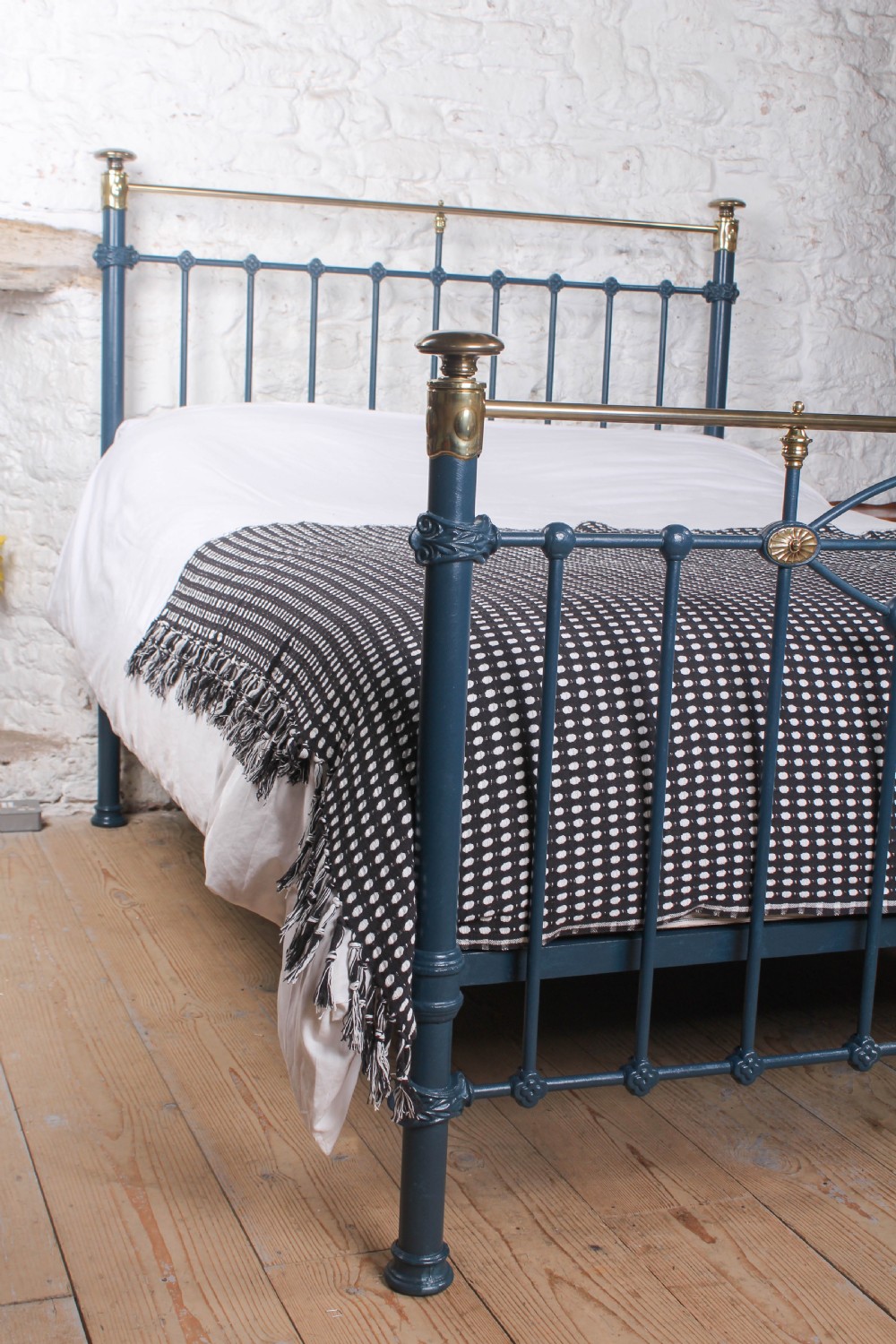 Captivating Victorian brass and iron king size  bed in Hague blue View VIII