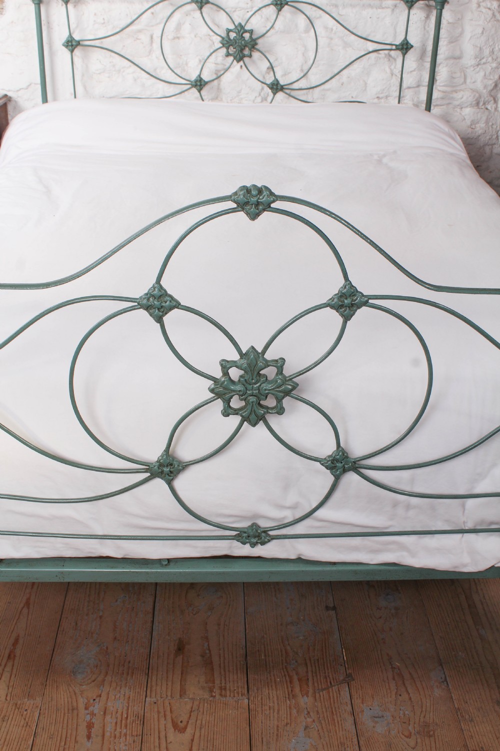 Very rare and pretty early Victorian king size bed in soft green View VII