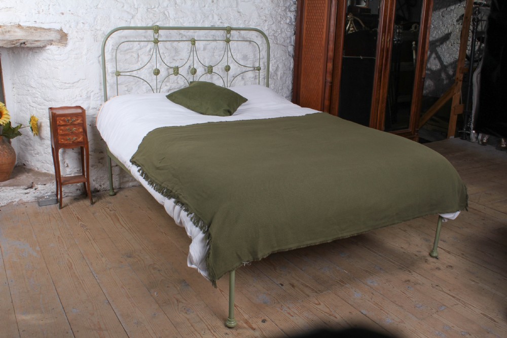Striking all iron Victorian king size no end bed