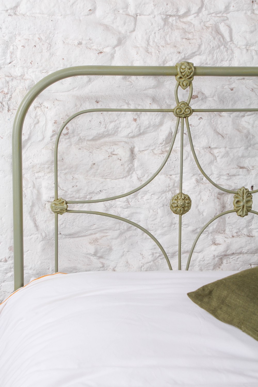 Striking all iron Victorian king size no end bed View IV