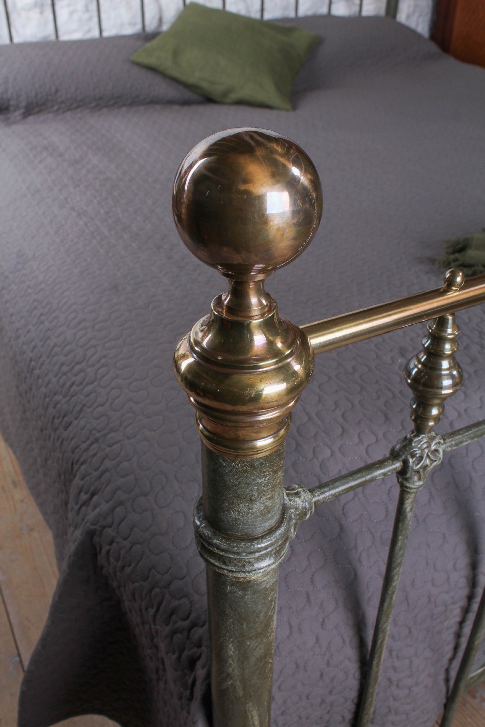 Fabulous 6Ft Victorian green and brass super king size bed View III