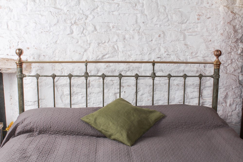 Fabulous 6Ft Victorian green and brass super king size bed View IV