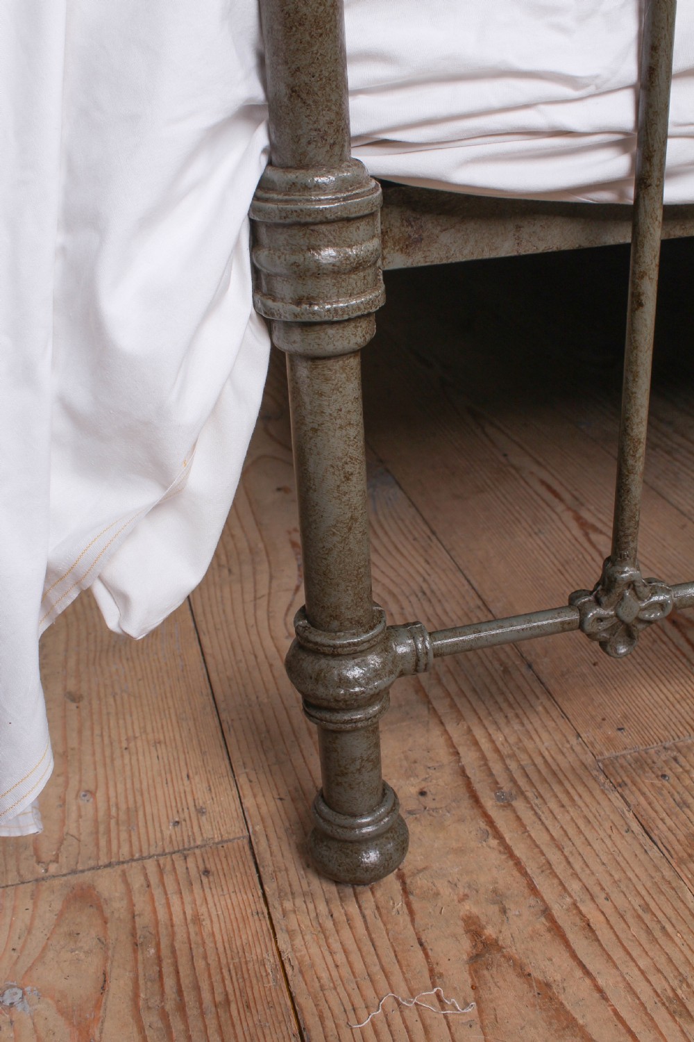 Resplendant Pompeian and brass classic Victorian king size bed View III