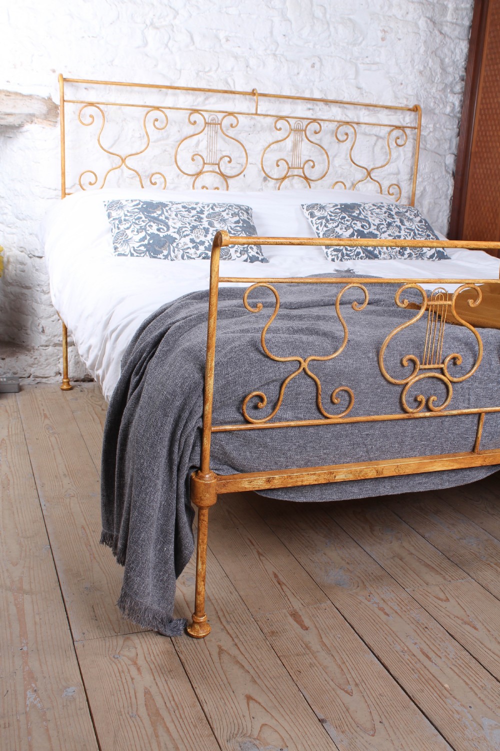 EXQUISITELY HAND CRAFTED 6 FT FORGED IRON SUPER KING SIZE BEDSTEAD View IX